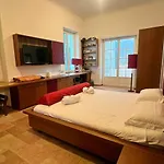 Royal Domain, Bnbrickeys Mentone