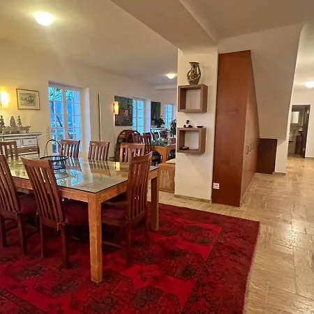 Royal Domain, Bnbrickeys Daire