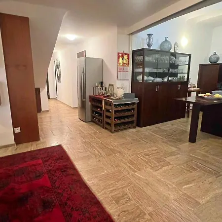 Royal Domain, Bnbrickeys Daire *