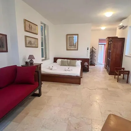 Royal Domain, Bnbrickeys 芒通