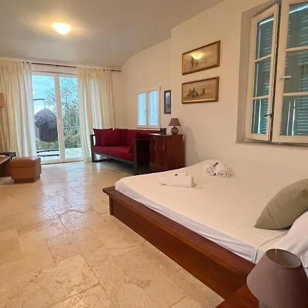 Royal Domain, Bnbrickeys Daire *