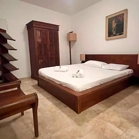 Royal Domain, Bnbrickeys Daire